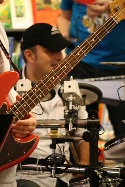 gal/2010/2010 Saitentwist Mayersche 13.11. Tierisches/2010 Saitentwist Mayersche 13.11. 104.jpg